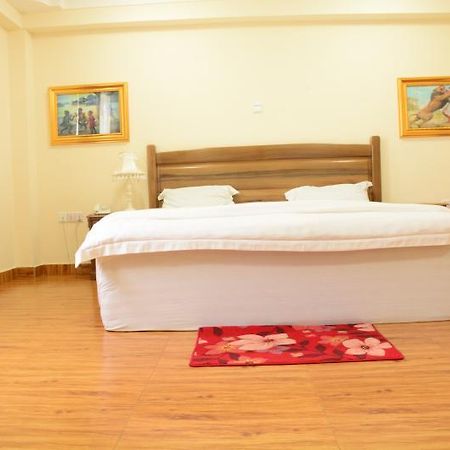 Ampomaah Hotel アクラ エクステリア 写真