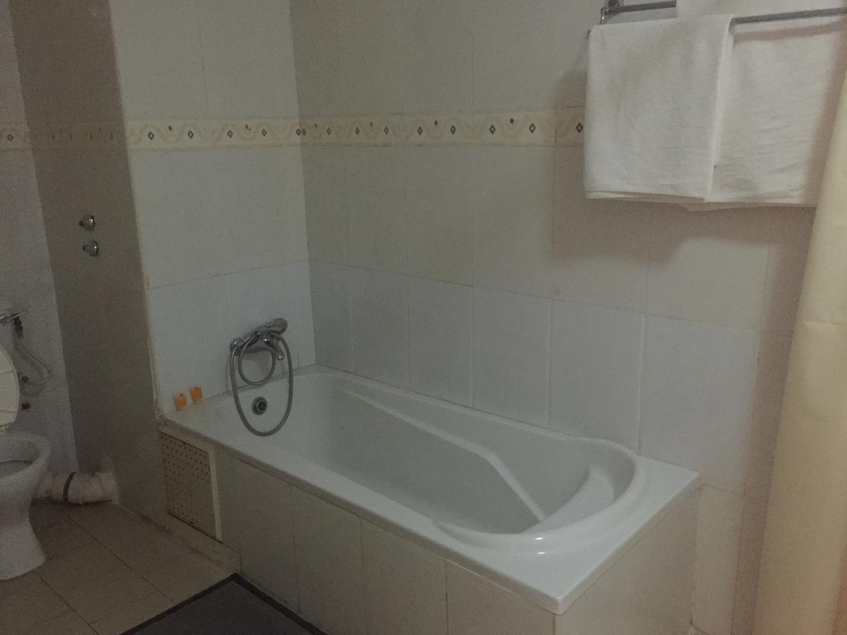 Ampomaah Hotel アクラ 部屋 写真
