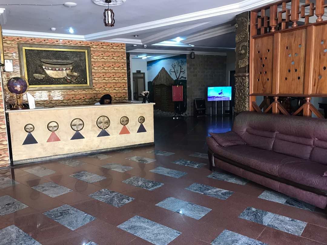 Ampomaah Hotel アクラ エクステリア 写真